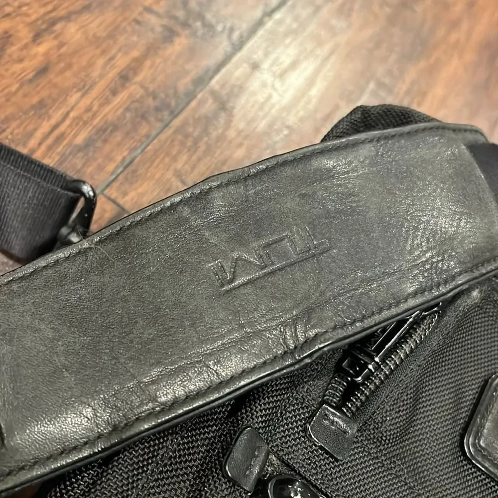 Tumi alpha 2 t-pass briefcase laptop bag black 26514dh in GUC black